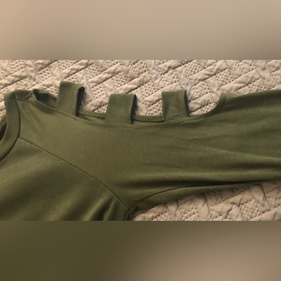 Long Sleeve Green Top - Picture 3 of 4